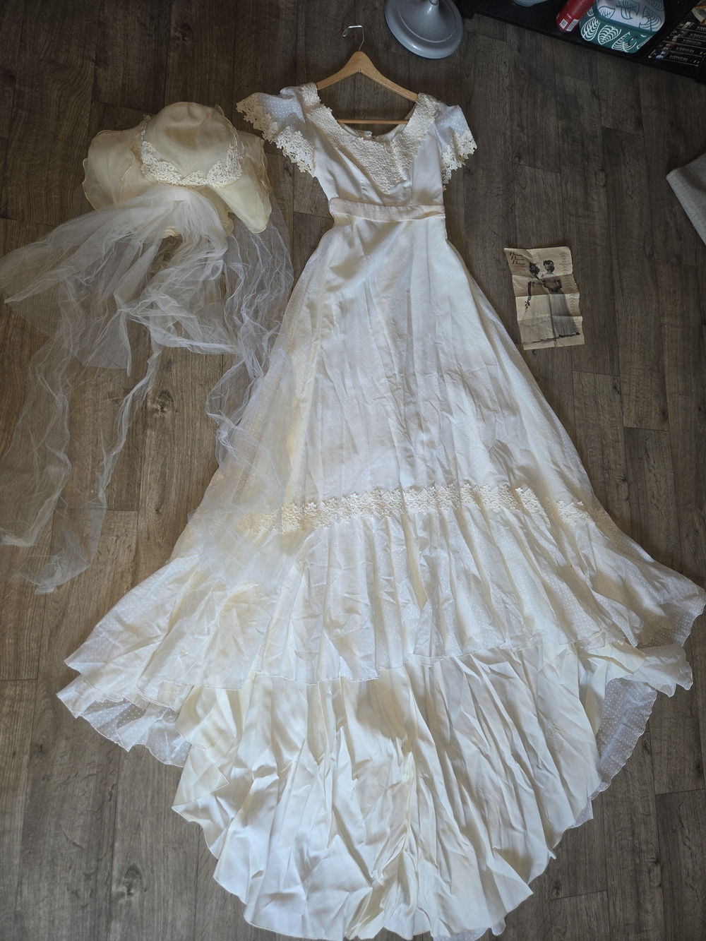 VINTAGE Bianchi Boutiques Ivory Tulle Wedding Dress Gown with Matching Hat Veil